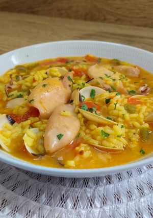 Una foto de Arroz caldoso con chipirones y almejas