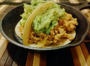 Una foto de Pulled pollo en olla de cocción lenta 🍲🐥