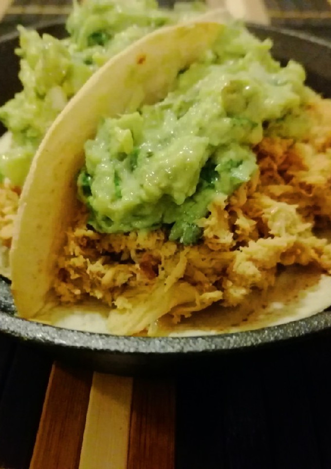 Una foto de Pulled pollo en olla de cocción lenta 🍲🐥