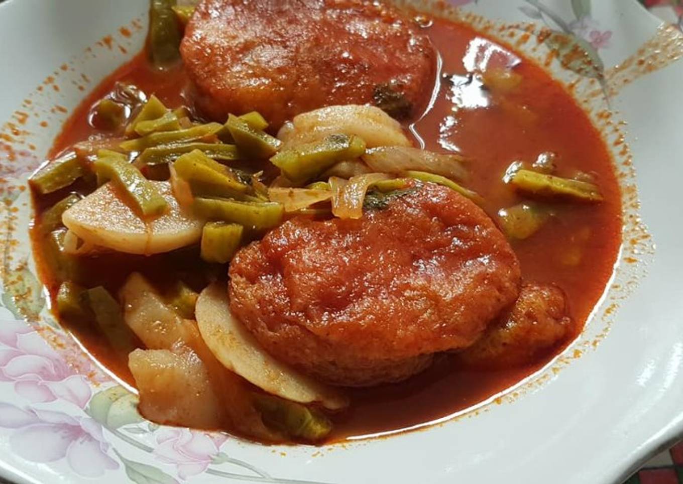 Tortas de huevo y chía en caldillo con papa y nopal doña Tere del Ocote