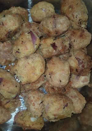 Yam balls with fish ainihin hoton girkin