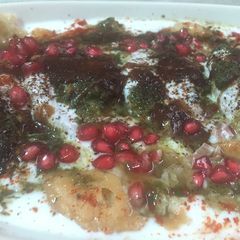 A picture of Dahi bhallas.