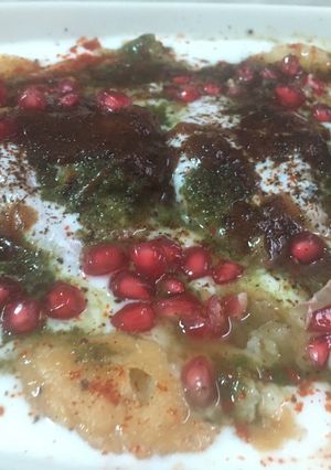 A picture of Dahi bhallas.
