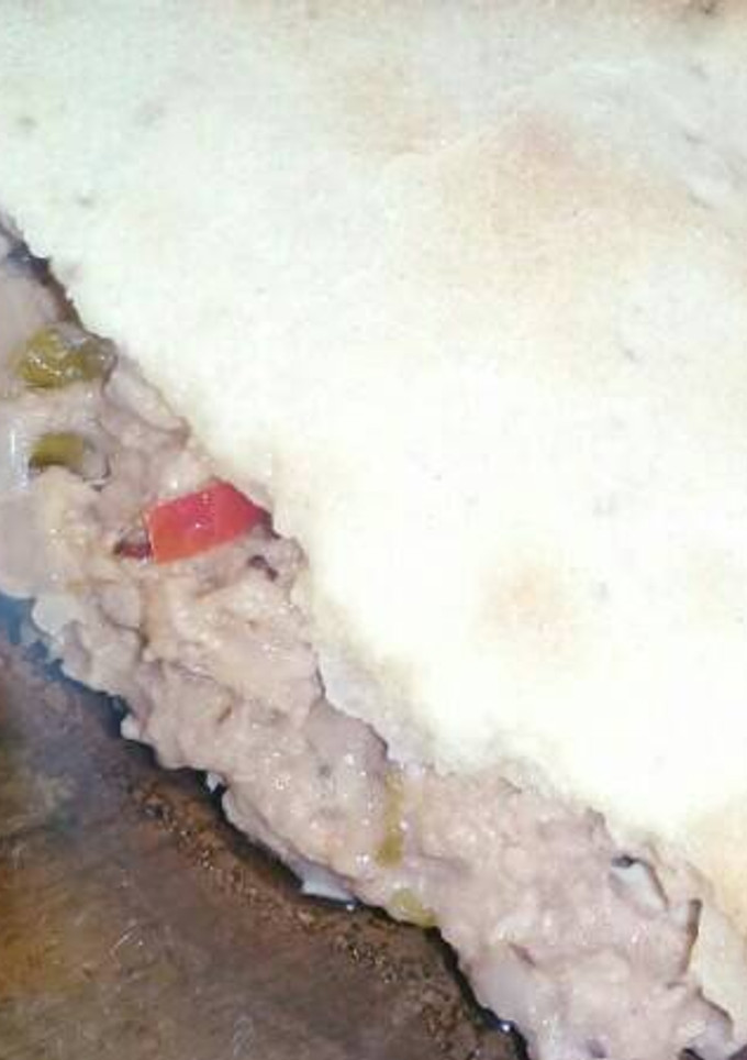 Una foto de Tarta de atún y de choclo con salsa blanca