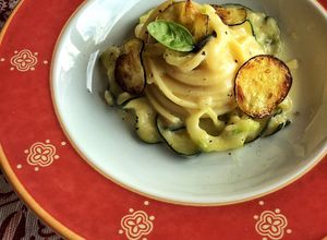 Foto di Linguine con zucchine mantecate con caciocavallo ragusano 🌷