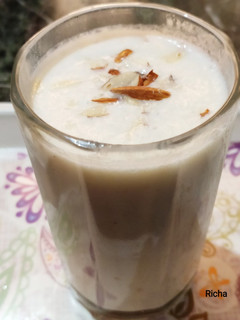 बनाना शेक (Banana shake recipe in hindi) रेसिपी मुख्य फोटो