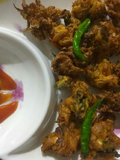 क्रिस्पी कोबी पकोडा (crispy kobi pakoda recipe in marathi) रेसिपी चे मुख्य फोटो