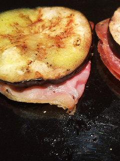Una foto de Sándwich de berenjena