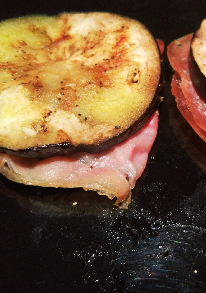 Una foto de Sándwich de berenjena