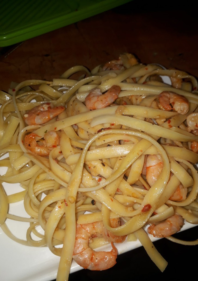 Una foto de Pasta con camarones al vino blanco