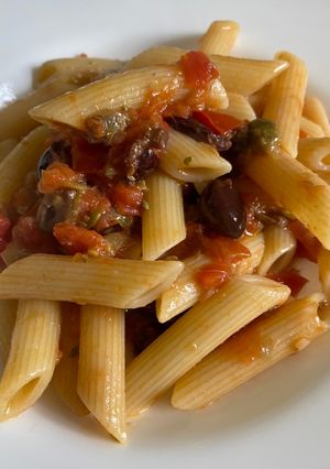 Foto di Penne auliv e chiapper (puttanesca) a modo mio