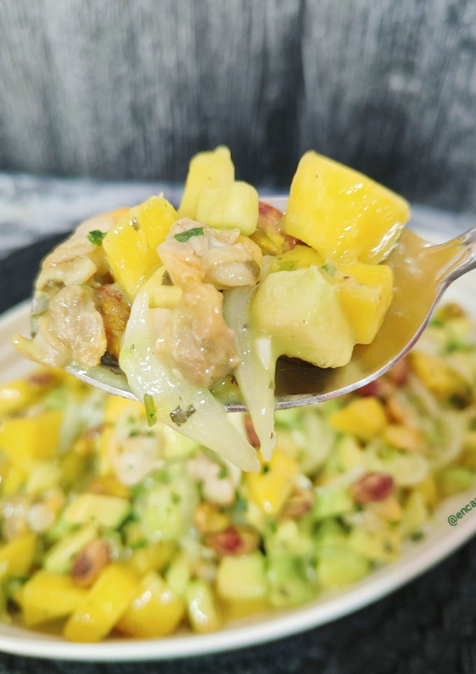 Una foto de Ceviche de berberechos y mango