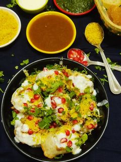 દહીપુરી (dahi Puri Recipe In Gujarati) રેસીપી મુખ્ય ફોટો