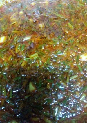 A picture of Green garlic chutney.