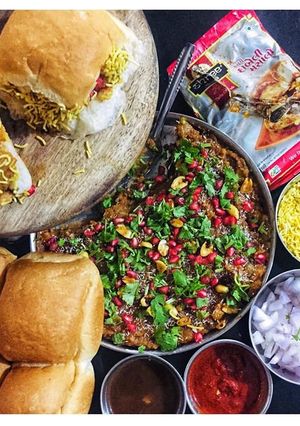 A picture of Spicy Kutchi Dabeli.