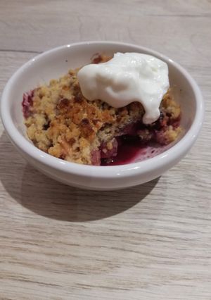 Une photo de Crumble rapide pomme confiture