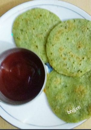 पालक मुंगडाल मिनी डोसा रेसिपी मुख्य फोटो