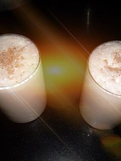 रूह अफजा दूध (rooh afza doodh recipe in Hindi) रेसिपी मुख्य फोटो