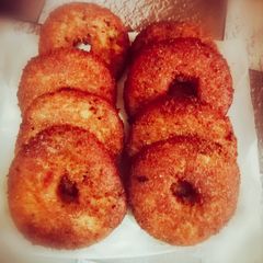 A picture of Alo k crispi and crunchy donnuts🥯🥔.