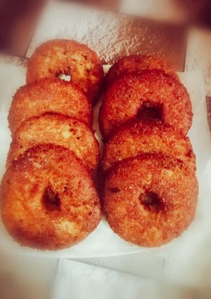 A picture of Alo k crispi and crunchy donnuts🥯🥔.