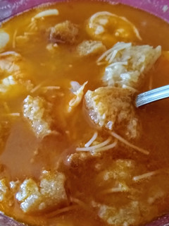 Una foto de Sopa de ajo y marisco