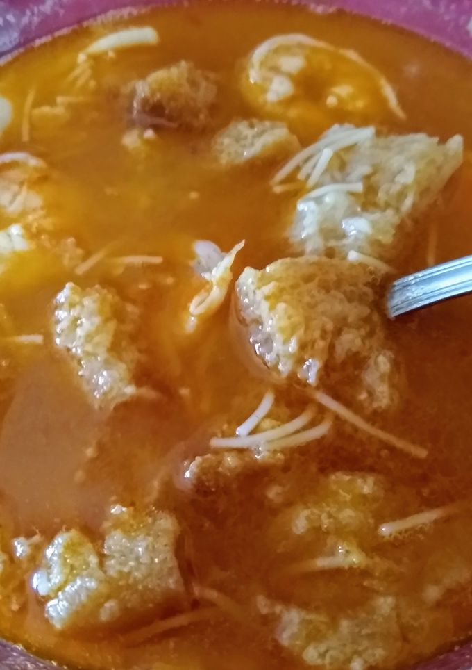 Una foto de Sopa de ajo y marisco