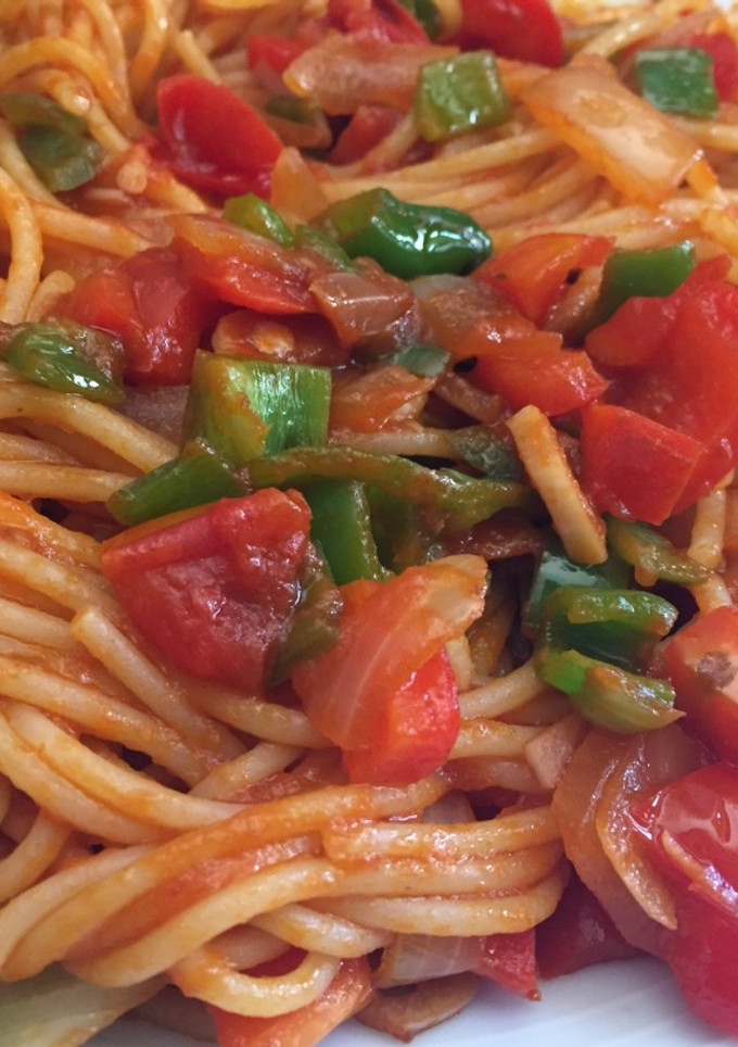 Una foto de Spaguetti al pomodoro a mi estilo!