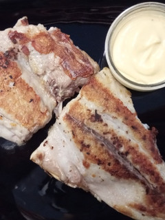 Una foto de Corvina de Cádiz a la plancha con mayonesa de boletus