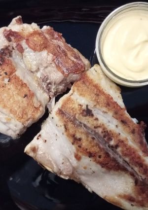 Una foto de Corvina de Cádiz a la plancha con mayonesa de boletus