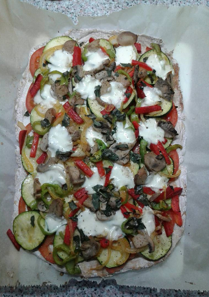 Una foto de Pizza vegetal con masa sin gluten