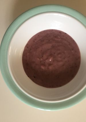 Foto principal de Papilla de cerezas y pera con galletas - pera BLW mixto