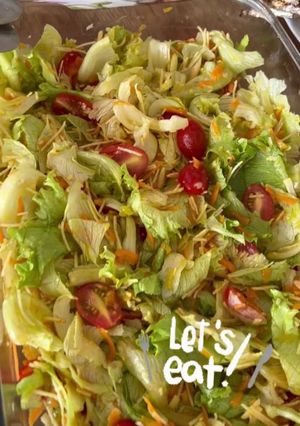 Foto de Salada de Alface, Tomate e Cenoura