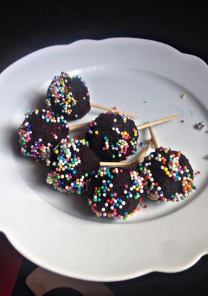 A picture of Chocolate cake balls.