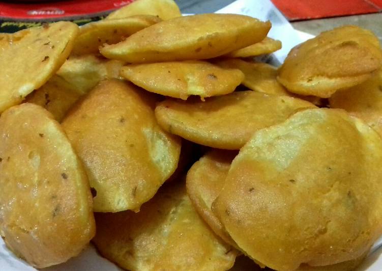 Steps to Prepare Super Quick Homemade Aalu k Pakorhay #Cookpadapp #Iftar_Contest #CookingSpecial