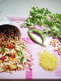 બોમ્બે સ્ટાઈલ સૂકી ભેળ (Bomabay Style Suki Bhel Recipe In Gujarati) રેસીપી મુખ્ય ફોટો