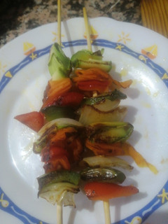 Una foto de Brochetas vegetales asadas