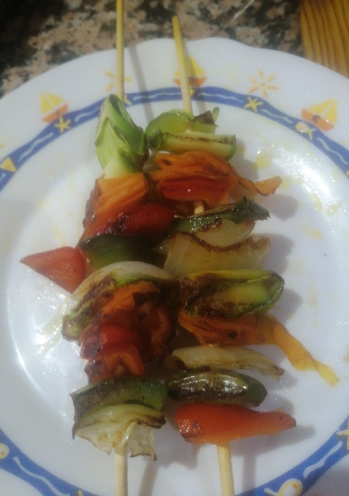 Una foto de Brochetas vegetales asadas