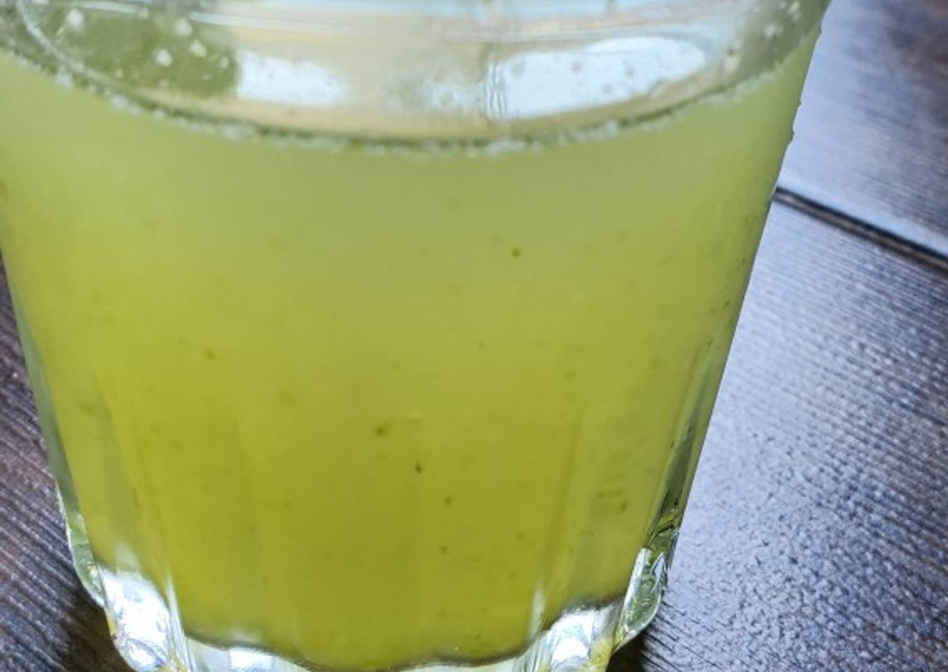 Agua de nopal con limón