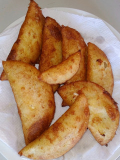 Una foto de Empanadas Sin Gluten de Harina PAN y Almidón de Maíz 🍌🥟🧀🥟🍌