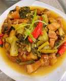 Thịt ba rọi kho dưa chua