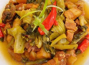 Hình của món Thịt ba rọi kho dưa chua.