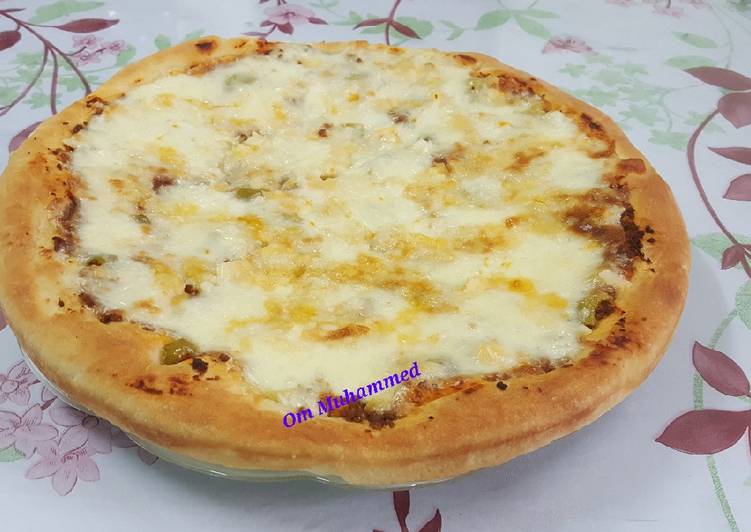 لذيذجدًا: بيتزا باللحمة والجبن 🍕🧀🍖