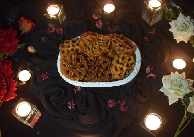 Recipe of Speedy Hamida Patan (Rose Cookies)