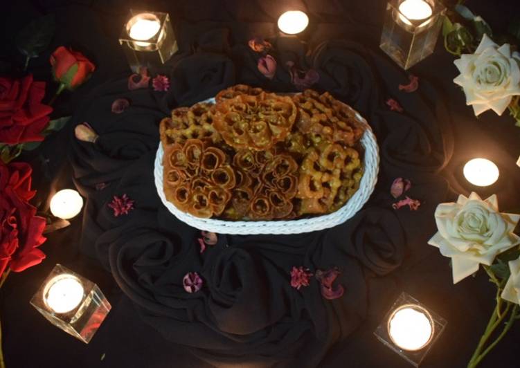 Hamida Patan (Rose Cookies)