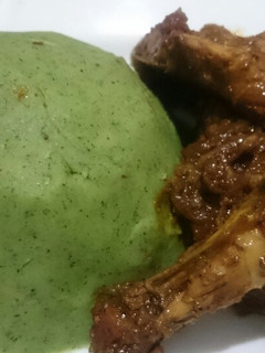 A picture of Fried chicken and mokimo.