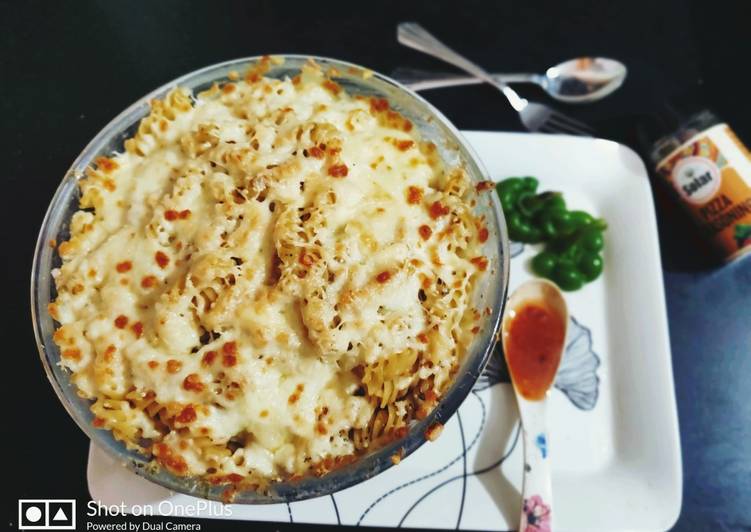 Baked Cheese White Sauce Pasta