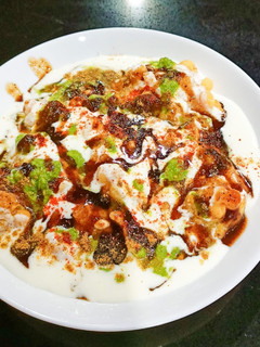 भल्ला पापड़ी चाट (bhalla papdi chaat recipe in Hindi) रेसिपी मुख्य फोटो