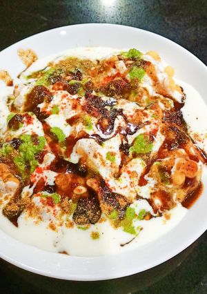 भल्ला पापड़ी चाट (bhalla papdi chaat recipe in Hindi) रेसिपी मुख्य फोटो