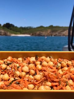 Hình của món 🌱 Salad Đậu Gà Cà Rốt (Vegan).