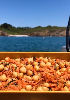 Hình của món 🌱 Salad Đậu Gà Cà Rốt (Vegan).